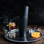 Shaker do drinków TIN TIN czarny, kubek i szklanica ze stali nierdzewnej 840 i 600 ml