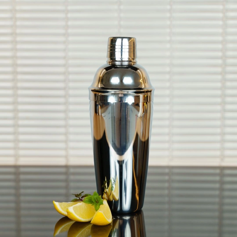 Shaker trzyczęściowy 750 ml z wbudowanym sitkiem